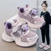 Sapatos de menina 2026 nova coleção de outono: tênis esportivos antiderrapantes e leves para crianças, tênis robustos respiráveis estilo princesa populares