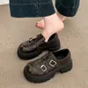Mocassins da Moda com Solado Grosso para Mulheres 2026 Novo Estilo Roupa Externa de Botão Duplo com Couro Macio Solado Macio Confortáveis Sapatos de Corte Profundo Simples