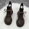 Botas estilo Martin femininas britânicas, coleção de inverno 2026, novo preto, emagrecedoras, botas curtas com forro de fleece, sola plana, zíper lateral, botas únicas versáteis