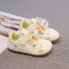 Tênis para meninas, nova coleção outono 2026, sapatos infantis estilo desenho animado Forrest Gump, para meninas mais velhas, tênis esportivos casuais e confortáveis