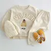 Estilo coreano ins Suéter de algodón con cuello redondo de oso para bebé recién nacido y niño pequeño Conjunto deportivo Casual de dibujos animados para bebé Conjunto de dos piezas