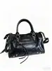 Bolsa Boston Almohada Informal y de Moda para Motociclista Transfronteriza 2025 Nueva de Gama Alta para Mujer de un Hombro Cruzada con Remaches