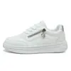 Zapatillas blancas QW-013 para mujer, zapatillas deportivas casuales de suela gruesa para verano, zapatos de malla de verano, zapatos de malla simple finos y versátiles para mujer