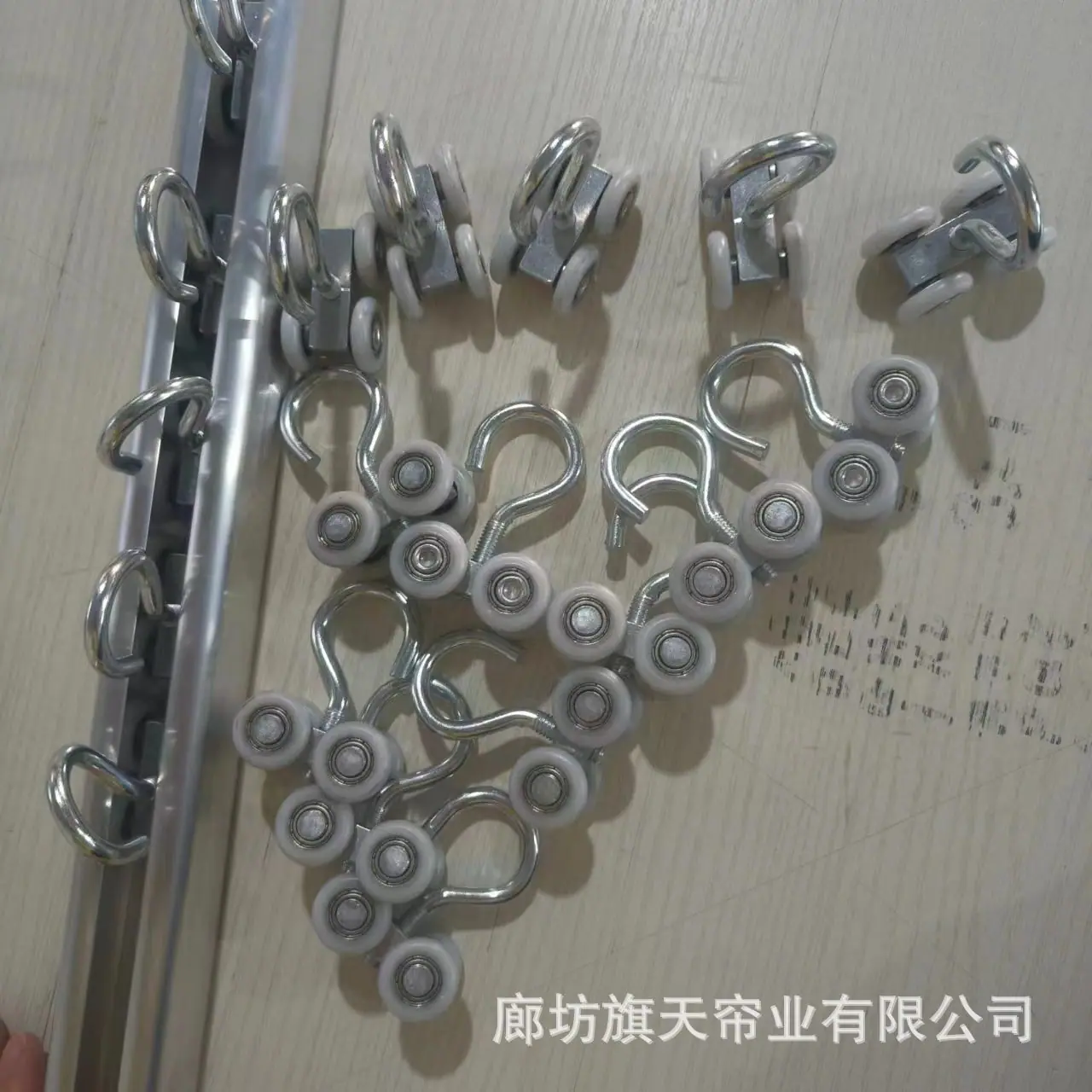 白色四轮2.jpg