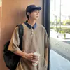 Camiseta de Manga Curta Masculina Verão Tendência Americana Splicing Gola Polo Solta Casual Manga Meia para Homens