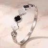 Pulsera de acero inoxidable, estilo ins europeo y americano de moda, oro real de 18 quilates, lujo ligero, trébol de cuatro hojas multifloral con diamantes, pulsera versátil de acero de titanio