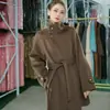 26 Casaco Novo Estilo com Design Elegante, Gola Grande de Pelo, Comprimento Médio, Gola Reversível, Estilo Chanel, Longo de Botão Duplo, Mangas Longas, Gola Alta