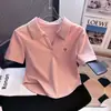 Camiseta de manga corta rosa para mujer, reductora de edad, ajustada, que muestra la línea del hombro, con estampado, para verano, cuello polo, top corto de chica popular, algodón