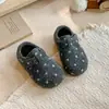 Zapatos Birken de Algodón para Niños Niñas 2026 Otoño/Invierno Nuevo Estilo Color Sólido Lunares Suela Suave Forro Polar Engrosados Calientes