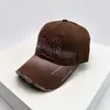 Chapéu de Pato Bordado com Letras em Relevo e Furos para Homens e Mulheres Proteção Solar Borda Desfiada Personalidade Retrô Boné de Baseball