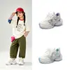 Sapatos de verão para meninas 2026 novo estilo tênis esportivos infantis para crianças pequenas, médias e grandes, malha respirável com sola macia, sapatos de malha única
