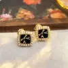 Pendientes Piercing de Moda y de Alta Gama Incrustados con Diamantes Negros para Mujer en Otoño e Invierno, Versátiles Pendientes de Clip Triángulo de Lujo Ligero al por Mayor