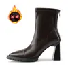 Botas de tornozelo de salto alto bico fino estilo europeu e americano em estoque para mulheres, novo modelo outono e inverno 2026, botas finas com aparência incrível com plataforma impermeável para mulheres baixinhas