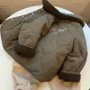 Abrigo de algodón acolchado y forrado de felpa para niños 2026 nuevo estilo de invierno para niños y niñas, chaqueta de algodón engrosada y elegante versión coreana