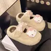 Pantufas de algodão com laço fofo, adoráveis e femininas, design felpudo, novo estilo 2026, pantufas de desenho animado Hello Kitty para mulheres, solado grosso, adequadas para outono e inverno