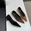 Primer Encuentro Temporada 2026 Otoño Nuevos Zapatos de Salón Individuales Franceses Sexys con Estampado de Leopardo y Tacón de Gatito Estilo Retro para Mujer Tacón Bajo Ante Corte Bajo