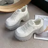 Sapatos de bolo de arroz sola grossa aumento de altura tênis esportivos sapatos de pai 2026 novo estilo outono para pessoas baixas combinados com calças largas sapatos femininos da moda