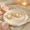Aretes retorcidos en forma de C de doble capa para mujer, con un diseño delicado y brillante con un toque de lujo y sofisticación, en un estilo simple y versátil que irradia elegancia