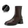Botas Femininas Weiwei 5588 de Salto Alto e Bico Quadrado, Botas Femininas de Outono Estilo Martin com Zíper Traseiro, Botas Femininas de Salto Grosso