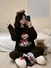 Conjunto de Pijama de Malha Meio Veludo com Estampa de Desenho Animado Divertido e Doce para Mulheres Outono e Inverno Espessado Quente Roupa de Casa