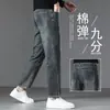 Jeans cropped de mola de alta qualidade para homens, corte reto solto, novo estilo primavera/outono 2026, calça casual para homens baixos de meia-idade