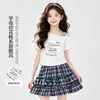 Conjunto de Verano para Niñas Estilo Coreano con Hombros Descubiertos y Estampado de Letras, Camiseta de Hombros Descubiertos, Falda de Tartán tipo Pastel, Conjunto de Dos Piezas para Niños Mayores