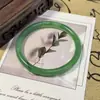 Pulsera Nueva de Estilo Chino de Moda Gruesa Redonda con Cascabeles Que Hace Ruido con Cada Paso, Pulsera de Accesorio de Mano de Estilo Chino Cheongsam de Imitación de Jade de Vidrio