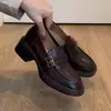 Mercadorias à pronta entrega enviadas em segundos! Sapatos femininos pequenos de couro estilo britânico com tira de amarração de abotoamento duplo versáteis sem cadarço salto plataforma sapato único sola grossa mocassins