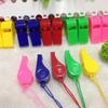 Silbato de plástico juguete para niños silbato de ánimo silbato de árbitro silbato deportivo/con cordón para aficionados venta al por mayor