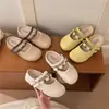 Sandálias Meias Estilo Coreano com Solado Grosso de Palha Birkenstock com Biqueira para Uso Externo no Verão 2026 Novas Super Quentes Versáteis Sandálias Mary Jane