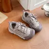 Zapatos de Senderismo para Exteriores para Niños 2026 Nuevo Estilo Otoño Zapatos Deportivos para Niños Zapatos Casuales Alemanes de Entrenamiento para Niños Medianos y Grandes Zapatos para Niñas