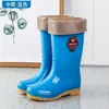 Botas de lluvia de caña alta para mujer con suelas de piel de vaca, forro interior de felpa de invierno, cálidas, antideslizantes, zapatos de goma impermeables, botas de lluvia de caña media para primavera y otoño