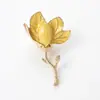 Broche de Flor de Magnolia de Segunda Mano con un Toque de Lujo, Estilo Lujo Ligero, Broche Exquisito y de Alta Calidad, Accesorio Versátil para la Ropa