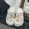 Acessórios para Crocs Borboleta Dourada Amor Decorações DIY Acessórios para Superfície do Sapato Diamante de Imitação Zhibixing Fivelas de Sapato Destacáveis Flores de Sapato