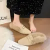 Pantuflas peludas de exterior con hebilla metálica y punta cuadrada 2026 otoño e invierno nuevo estilo cálidas cómodas planas de suela plana cerradas de algodón