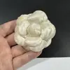 Accesorios de Tela de Mezclilla de Alta Gama de 6 cm, Flor de Camelia, Flor Pequeña Fragante, Flor con Forma, Flor para Zapato, Ramillete, Pinza para el Cabello, Más Broche de Alta Gama