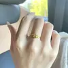 Novo Anel Artesanal Tradicional Dourado Estilo Chinês "Dinheiro Vem Rápido" com Acabamento de Luxo, Design de Nicho, Anel do Ano do Cavalo do Zodíaco para Mulheres
