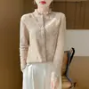 Camiseta base de encaje con forro polar de cuello semi-alto transfronteriza para mujer, ropa interior de otoño e invierno, diseño elegante, suéter de encaje cálido