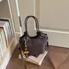 2026 Verão Nova Bolsa de Palha Texturizada de Nicho para Mulheres Estilo Coreano Moda Bolsa de Ombro Único Transversal Bolsa de Cesta de Legumes para o Dia a Dia