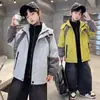 Chaqueta Impermeable para Niños 3 en 1 Desmontable Otoño/Invierno 2026 Nuevo Abrigo con Capucha para Niños Tendencia