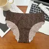 Fornecimento exclusivo transfronteiriço em estoque de calcinhas femininas sem costura de seda gelada, estampa de leopardo sexy, comércio exterior, fundo de algodão puro, calcinhas femininas plus size no atacado
