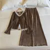 Pijama de Terciopelo de Isla Nuevo Otoño/Invierno 2026 para Mujer, Tallas Grandes, Cuello en V de Encaje con Almohadillas en el Pecho, Conjunto de Ropa de Casa de Manga Larga