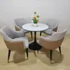 Juego de mesa y sillas de recepción y negociación, una mesa con cuatro sillas, adecuado para oficinas de ventas, tiendas de té de burbujas, oficinas, áreas de comedor informal y hoteles