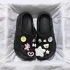 Zapatos Croc para Mujer 2025 Nuevo Verano Ropa Exterior Playa Lindos Sandalias de Suela Gruesa Antideslizantes Pies Sin Mal Olor Chanclas de Pareja para Mujer