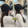 Boné de Baseball Quente com Forro de Lã para Outono e Inverno para Mulheres, Estilo Coreano Fashion, Casual, Afina o Rosto, Versátil, Pode Segurar uma Máscara