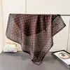 Bufanda de Seda Artificial con Estampado de Letras de Lujo Ligero, Chal, Pañuelo para el Cuello, Pañuelo de Cuello de Gama Alta, Bufanda Cuadrada Pequeña, Pañuelo para la Cabeza, Bufanda de Seda, Bufanda para Mujer