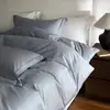 Conjunto de cama de cetim 100% algodão, de alta contagem de fios e alta densidade, feito de algodão de fibra longa de Xinjiang, adequado para todas as estações, em um design simples e minimalista nórdico de cor sólida