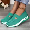 Sapatos Femininos Verão Transfronteiriços Tamanho Grande Slip-On Sapatos de Mãe Malha Respirável Tecida Tênis Casuais Versáteis Sapatos de Pano Old Beijing Atacado