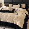 Conjunto de cama de inverno de quatro peças estilo Hepburn retrô francês, grau A, em veludo de leite, incluindo uma capa de edredom de fleece de coral, lençol de cama e outros itens de cama