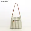 Nova Moda Bolsa de Ombro para o Dia a Dia Popular Listrada Versátil Bolsa Tote de Ombro Simples Bolsa Transversal Feminina de Couro Genuíno